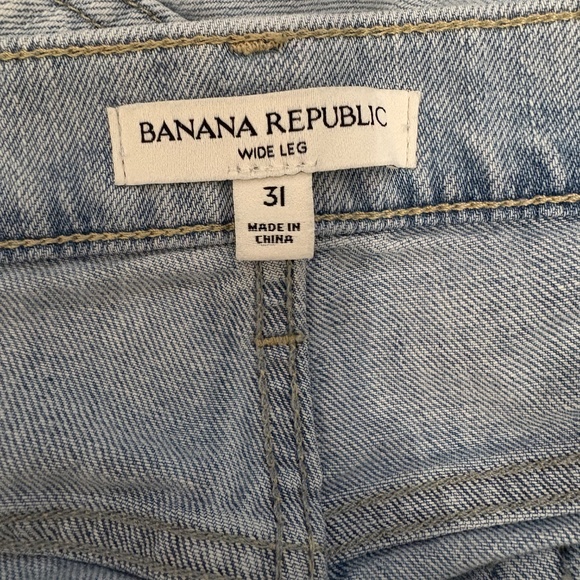 Banana Republic The Icon Mid-Rise Wide-Leg Split-Hem Jean - Light Wash, 31 - Picture 9 of 10